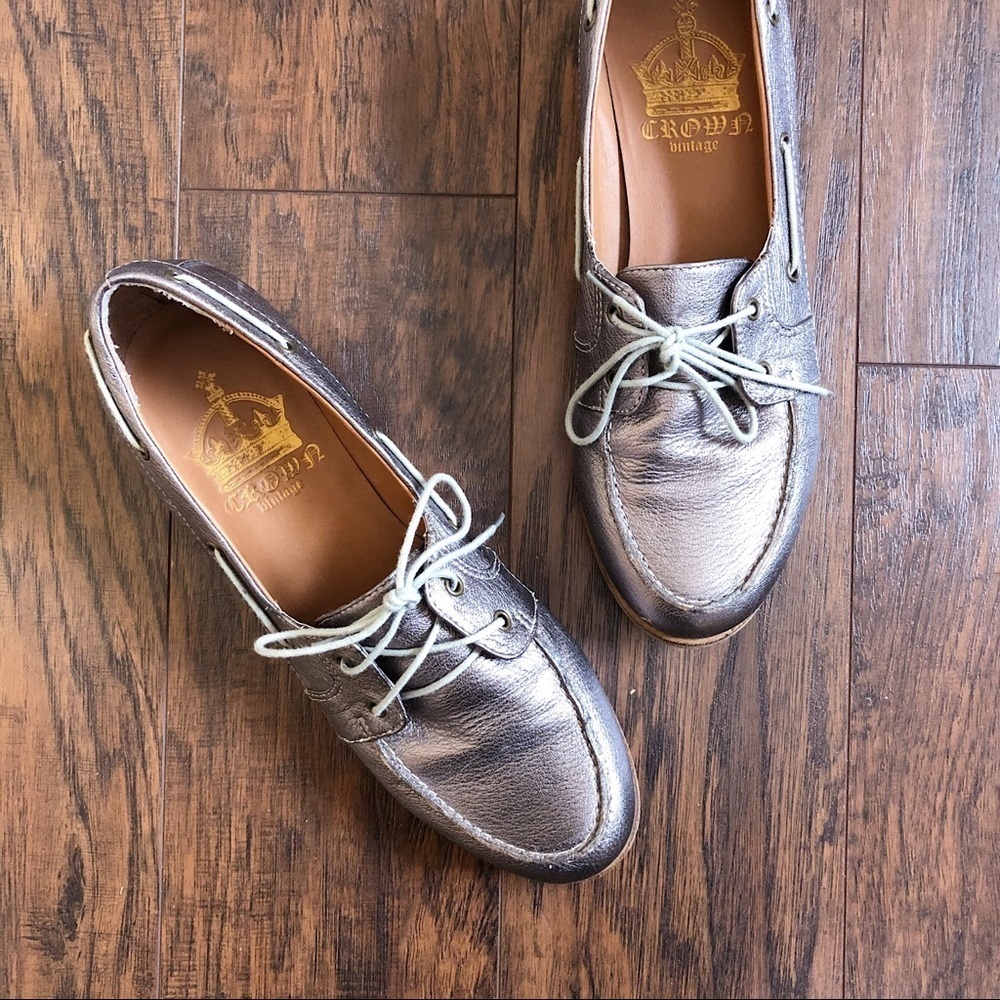 Crown Vintage Silver Flats with Modern Metallic Finish